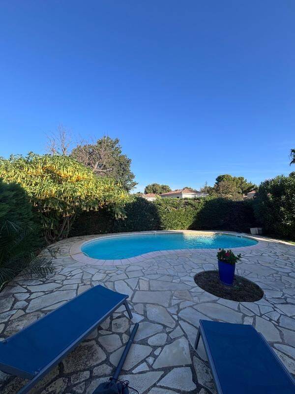 Maison 4 pièces 102 m² · à Six-Fours-les-Plages · 101,7 m² · 2 300 €/mois