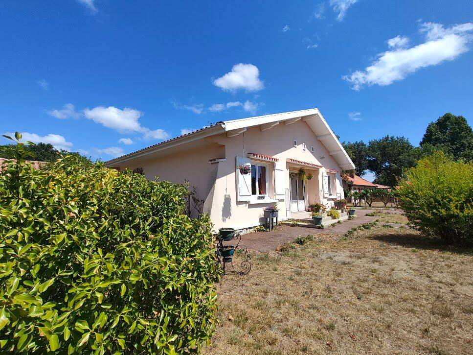 Maison 4 pièces 90 m² · à Azur · 90 m² · 421 000 €