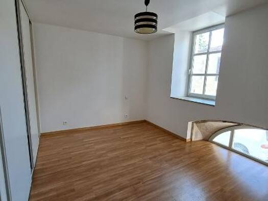 Appartement à louer 506 € 3 pièces 2 chambres 65 m² Monségur 33580