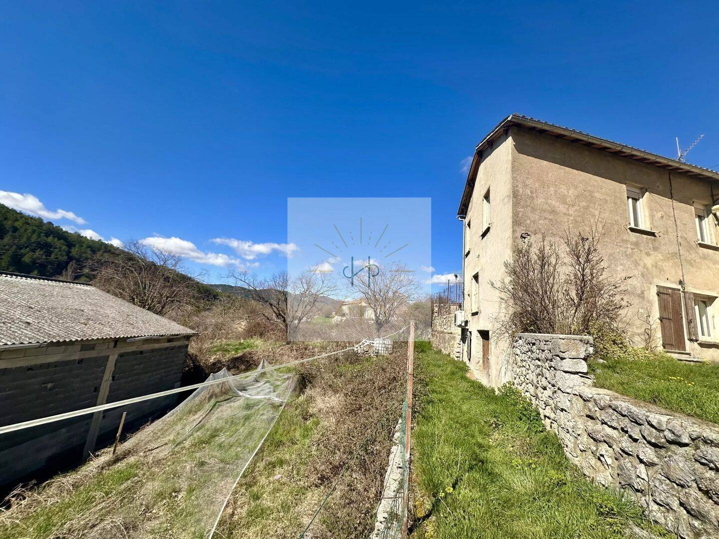 Maison 4 pièces 104 m² · à Mévouillon · 104 m² · 75 000 €