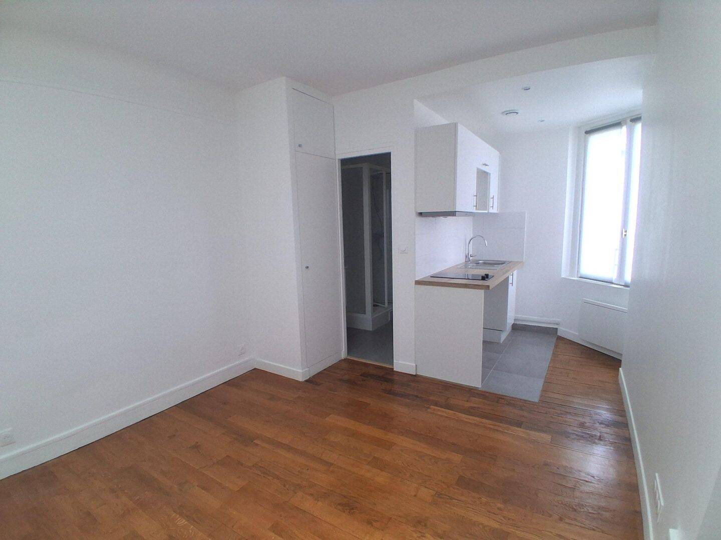 Appartement 1 pièce 16 m² · à Issy-les-Moulineaux · 16,4 m² · 745 €