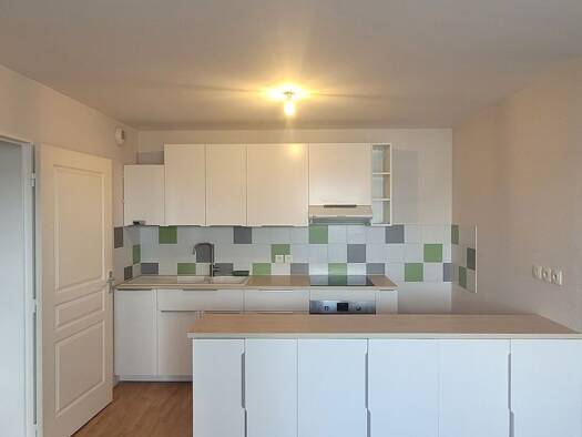 Appartement à louer 690 € 2 pièces 1 chambre 52 m² Étage 2/2 Sainte Pezenne Niort 79000