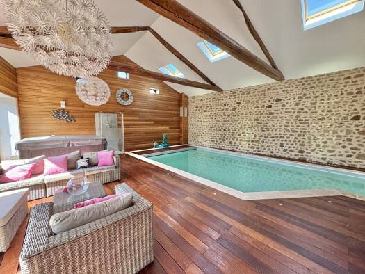 Ferme à vendre 530 000 € 8 pièces 5 chambres 323 m² 1 104 m² de terrain Chambost-Longessaigne 69770