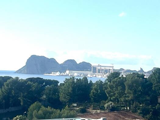 Appartement à vendre 404 000 € 2 pièces 1 chambre 52 m² Étage 2/4 Est La Ciotat 13600