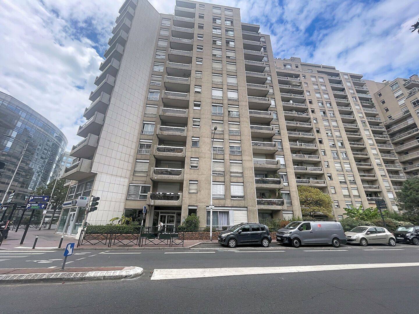 Appartement 5 pièces 111 m² · à Courbevoie · 111,2 m² · 2 700 €