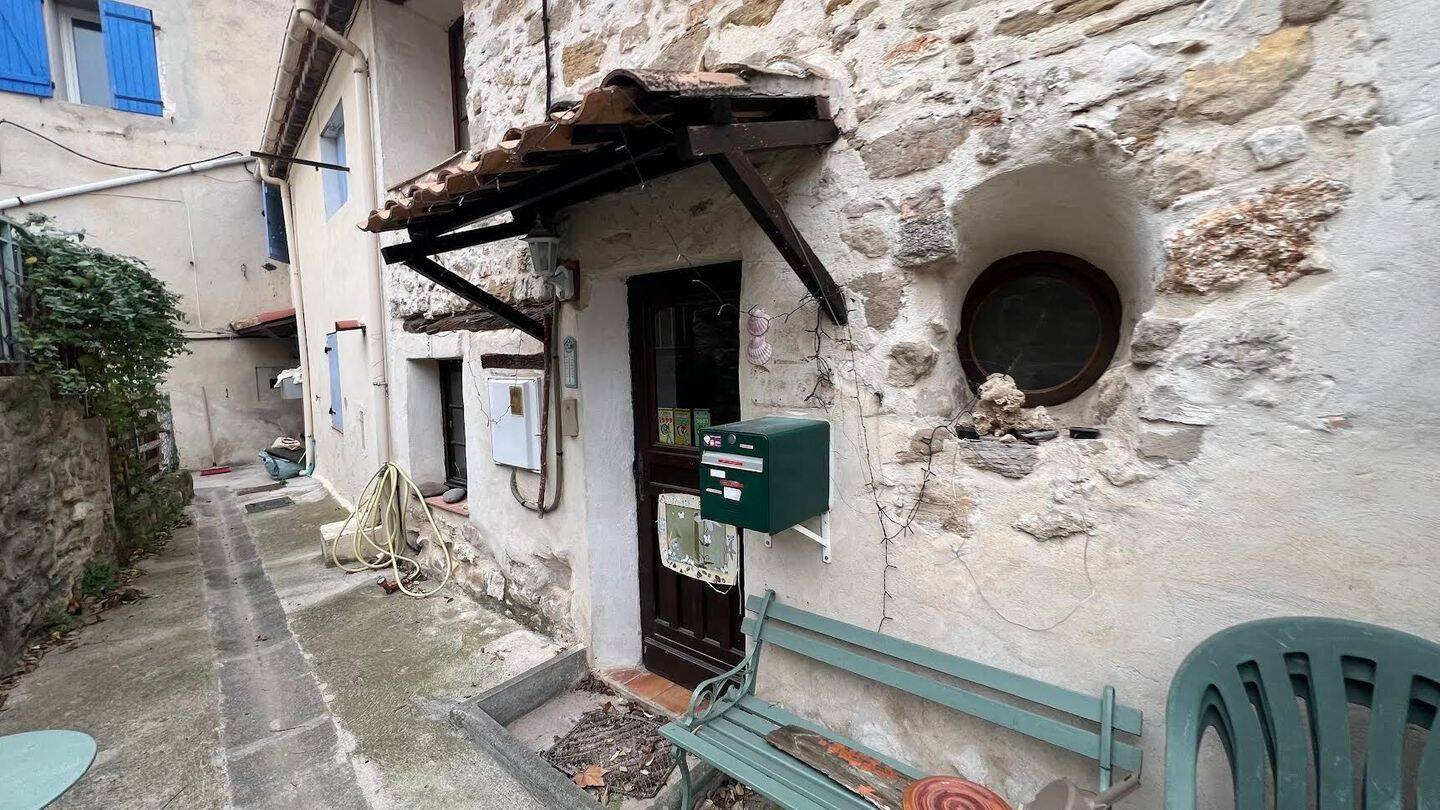 A vendre Grande maison de village à Puyloubier, 29 pièces, 7 c