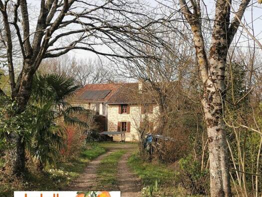 Maison à vendre 268 000 € 7 pièces 4 chambres 172 m² 11 239 m² de terrain Vic-Fezensac 32190