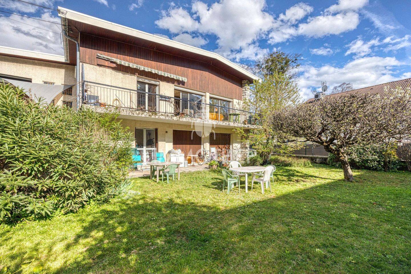 Maison 6 pièces 391 m² · à Sassenage · 391 m² · 690 000 €