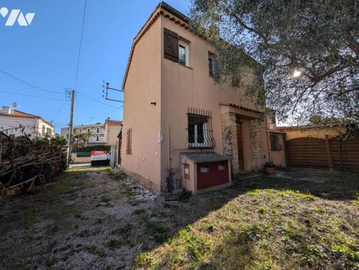 Maison à vendre 735 000 € 4 pièces 3 chambres 75 m² 307 m² de terrain Cagnes-sur-Mer 06800