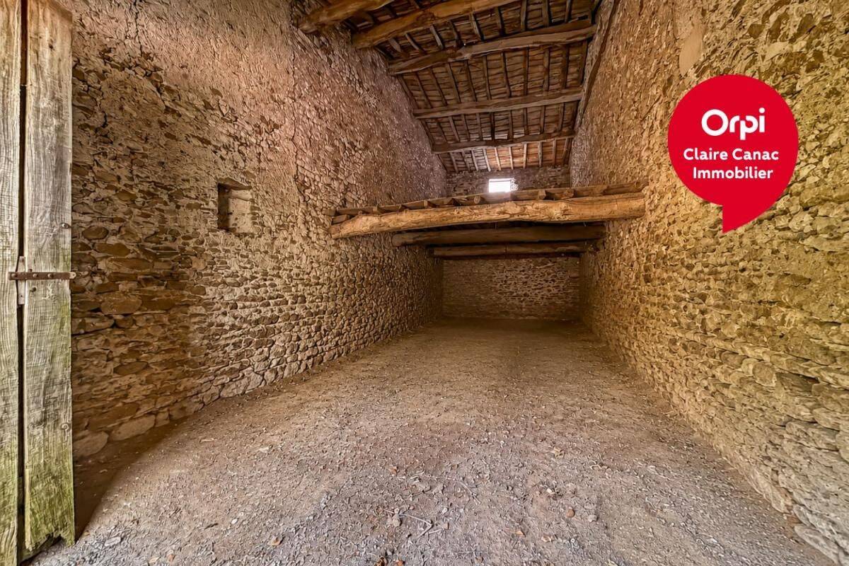 Maison 1 pièce 135 m² · à Escoussens · 135 m² · 12 200 €