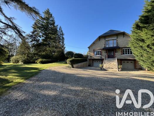 Maison à vendre 310 000 € 7 pièces 5 chambres 200 m² 5 945 m² de terrain Ruffec 36300