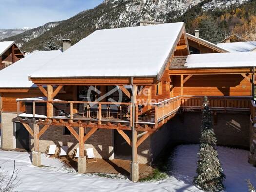 Chalet à vendre de 1.7M à 3M € 8 pièces 5 chambres 255 m² 600 m² de terrain Briancon Nord Briançon 05100