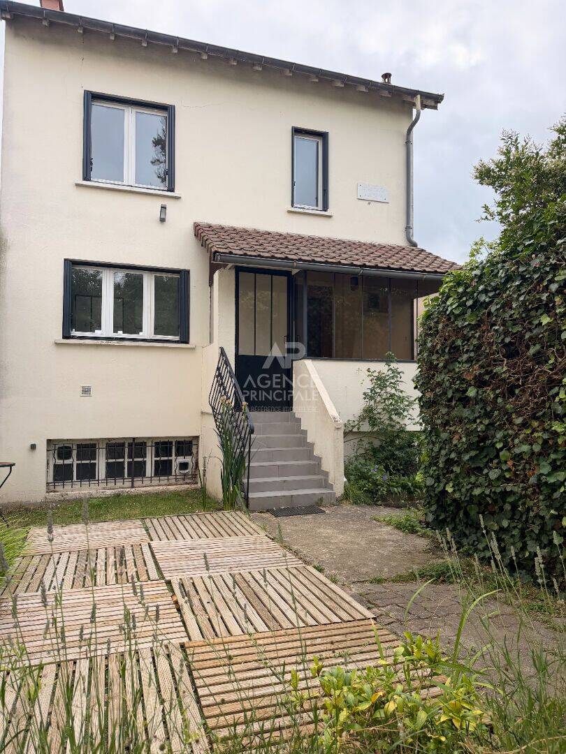 Maison 5 pièces 140 m² · à Saint-Germain-en-Laye · 140 m² · 2 950 €