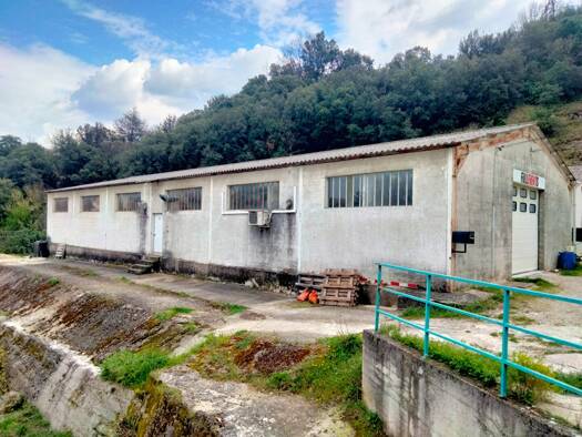 Entrepôt à vendre 180 000 € 380 m² d'espace de stockage Plateau Le Teil 07400