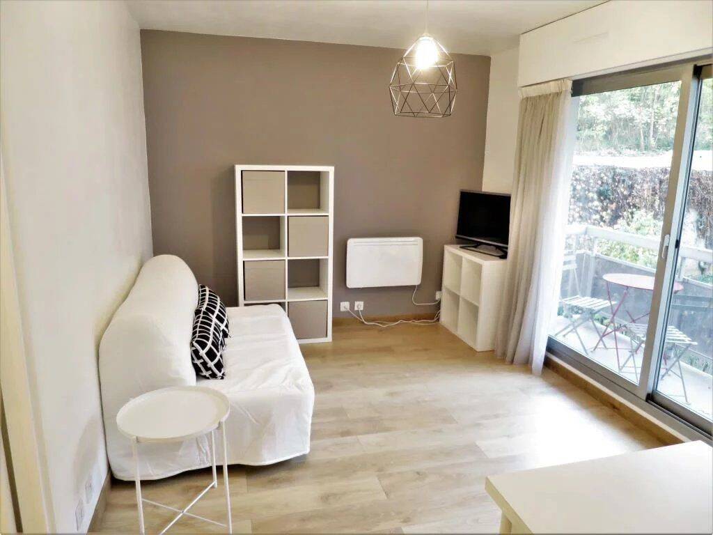 Appartement 1 pièce 22 m² · à Issy-les-Moulineaux · 22 m² · 888 €/mois