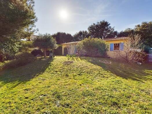 Maison de plain-pied à vendre 324 000 € 5 pièces 3 chambres 93 m² 1 112 m² de terrain Peripherie Roquemaure 30150