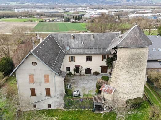 Maison à vendre 660 000 € 6 pièces 5 chambres 271,6 m² Sainte-Hélène-du-Lac 73800