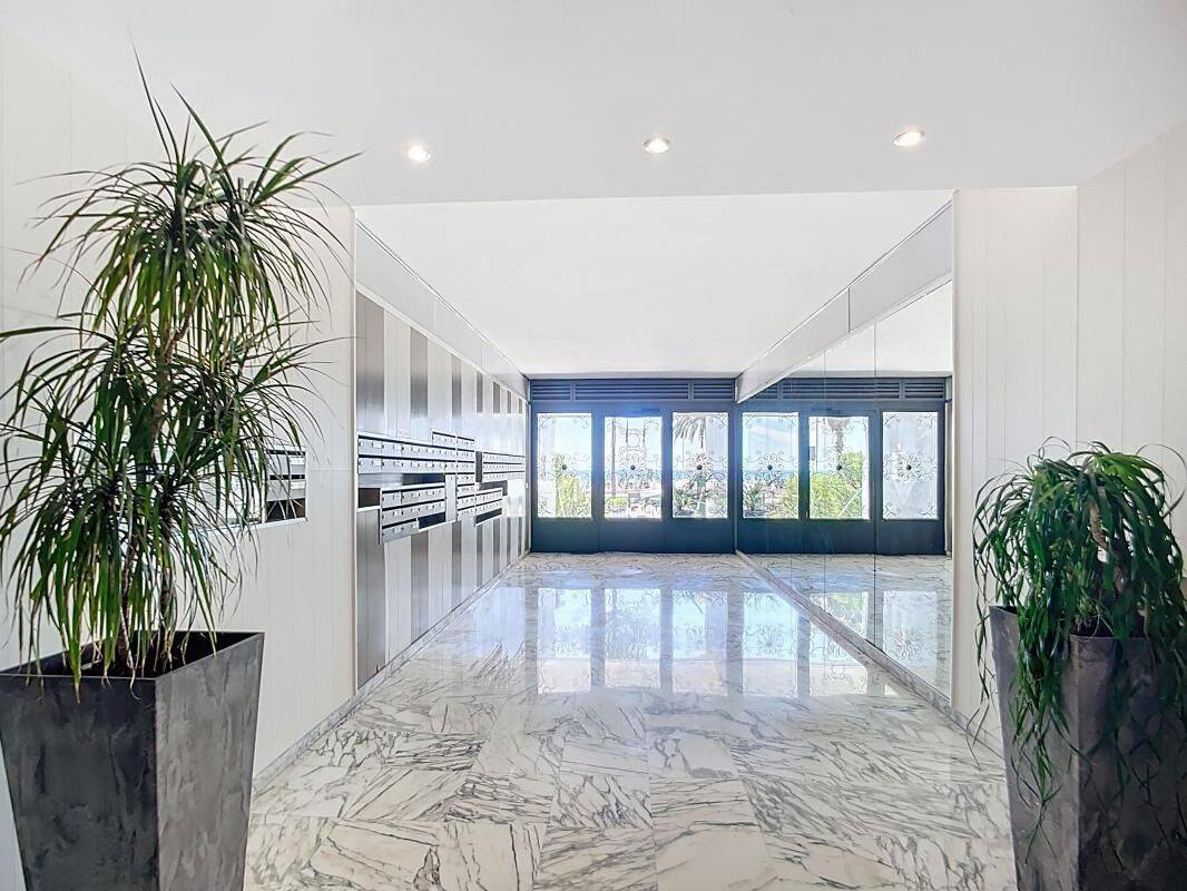 Studio Nice/Californie meublé étudiant 27.60 m2 — 14