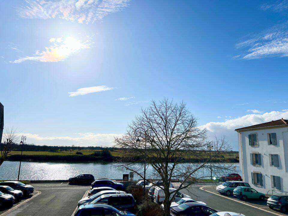 Appartement 5 pièces 141 m² · à Tonnay-Charente · 141 m² · 1 160 €