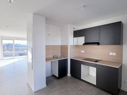 Appartement à louer 980 € 3 pièces 2 chambres 66 m² Étage 2/3 Agglomeration Sud Andrézieux-Bouthéon 42160