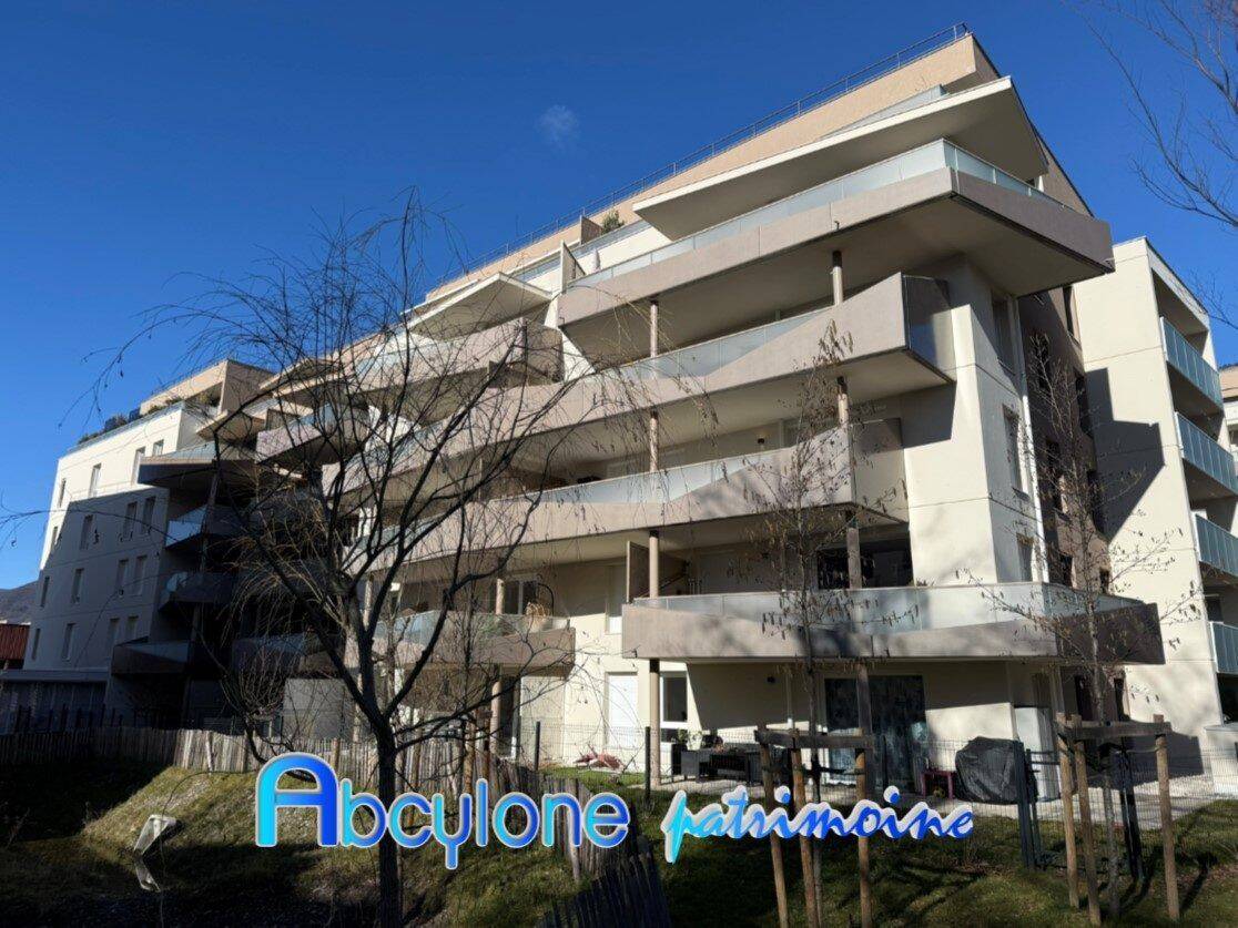 Appartement 5 pièces 124 m² · à Meylan · 123,7 m² · 589 000 €