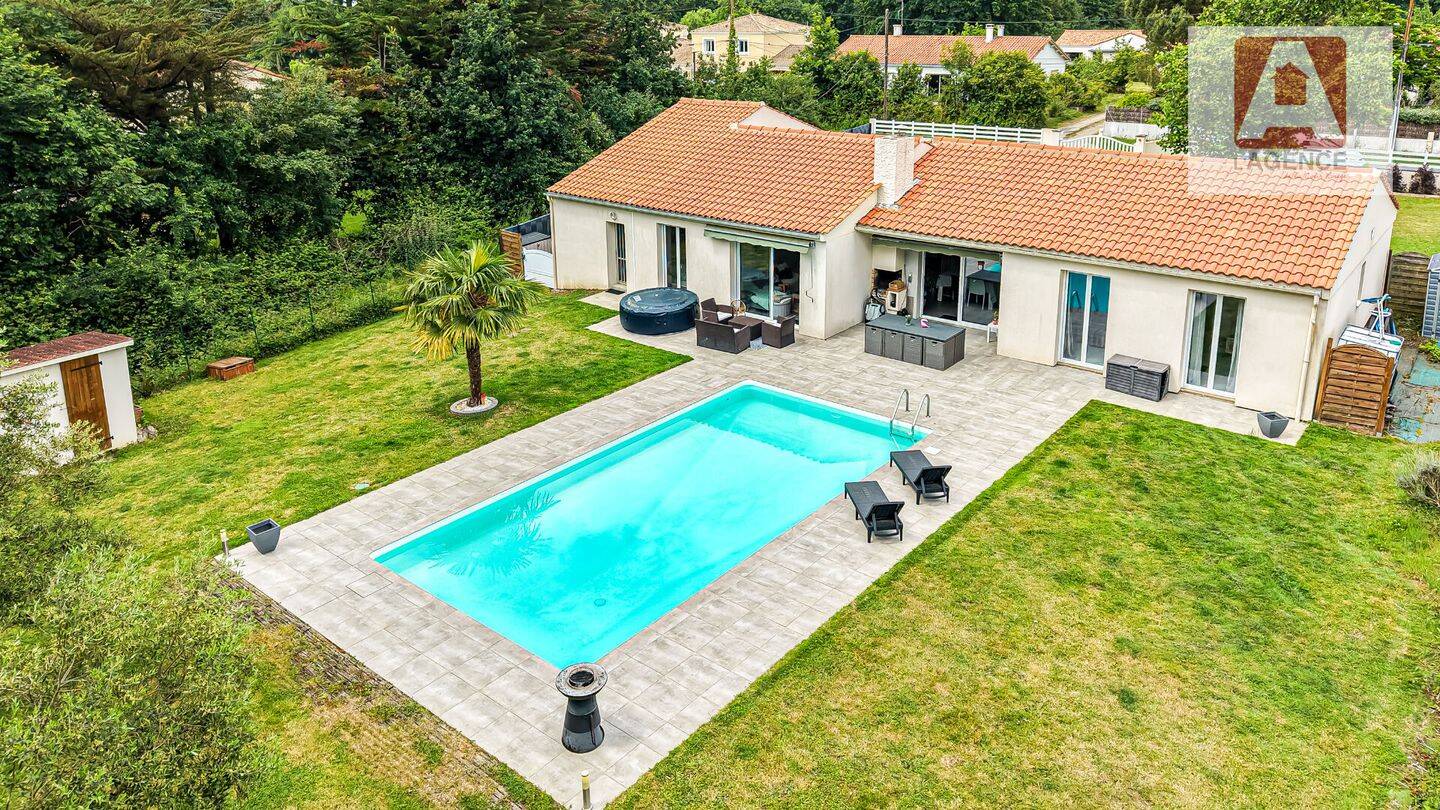Maison 6 pièces 129 m² · à Landeronde · 129 m² · 369 500 €
