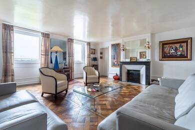 Appartement à vendre 435 000 € 7 pièces 4 chambres 207 m² Sous le toit, Étage 4/4 Clermont Ferrand 63000