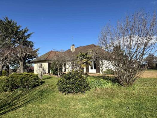 Villa à vendre 219 000 € 7 pièces 4 chambres 122 m² 2 156 m² de terrain Saint-André-d'Apchon 42370