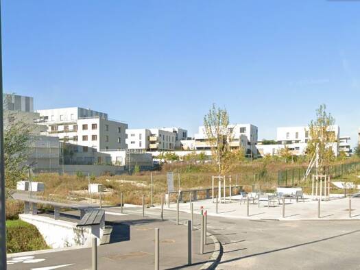 Boutique à louer 3 862 € 2 pièces 210 m² de surface de vente Langevin Saint-Cyr-l'École 78210