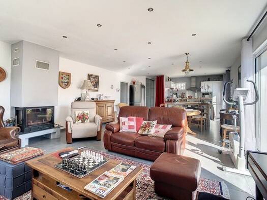 Maison à louer 1 450 € 4 pièces 3 chambres 112 m² 700 m² de terrain Ancelle 05260