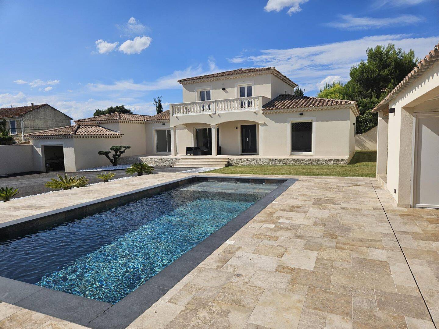 Maison 8 pièces 240 m² · à Orange · 240 m² · 890 000 €