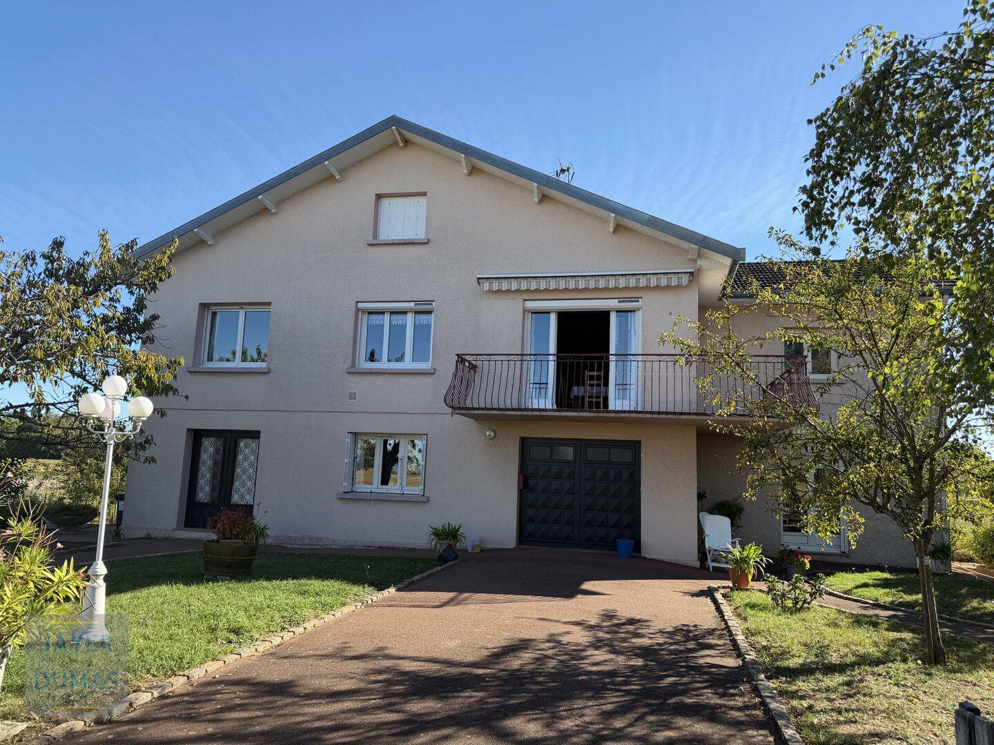 Maison 8 pièces 203 m² · à Bey · 203 m² · 265 000 €
