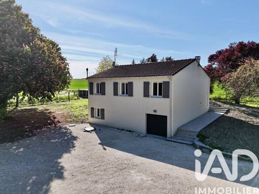 Maison à vendre 225 000 € 6 pièces 4 chambres 105 m² 3 980 m² de terrain Germignac 17520