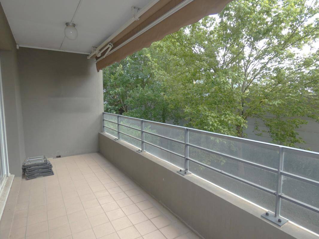 Appartement 3 pièces 64 m² · à Vénissieux · 63,6 m² · 1 005 €