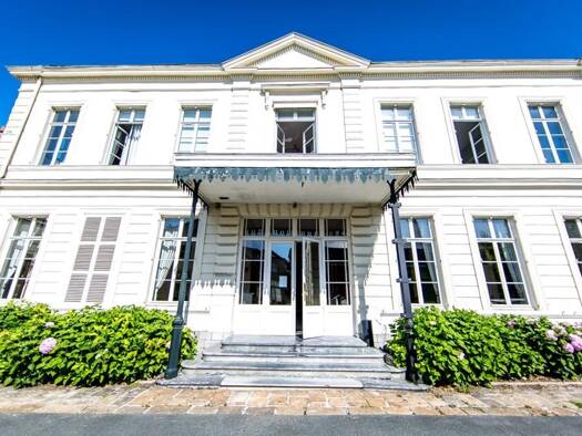 Maison à vendre 2 370 500 € 20 pièces 6 chambres 700 m² 2 110 m² de terrain Valenciennes 59300