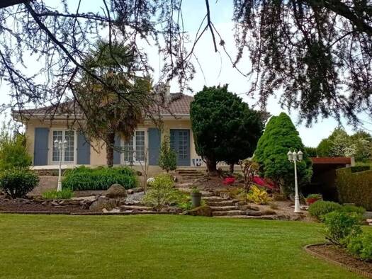 Maison à vendre 259 950 € 5 pièces 4 chambres 126 m² 1 638 m² de terrain Cerizay 79140