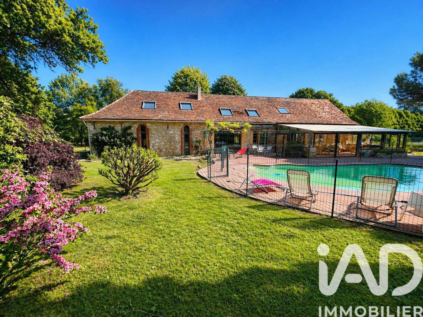 Maison 12 pièces 400 m² · à Bergerac · 400 m² · 600 000 €