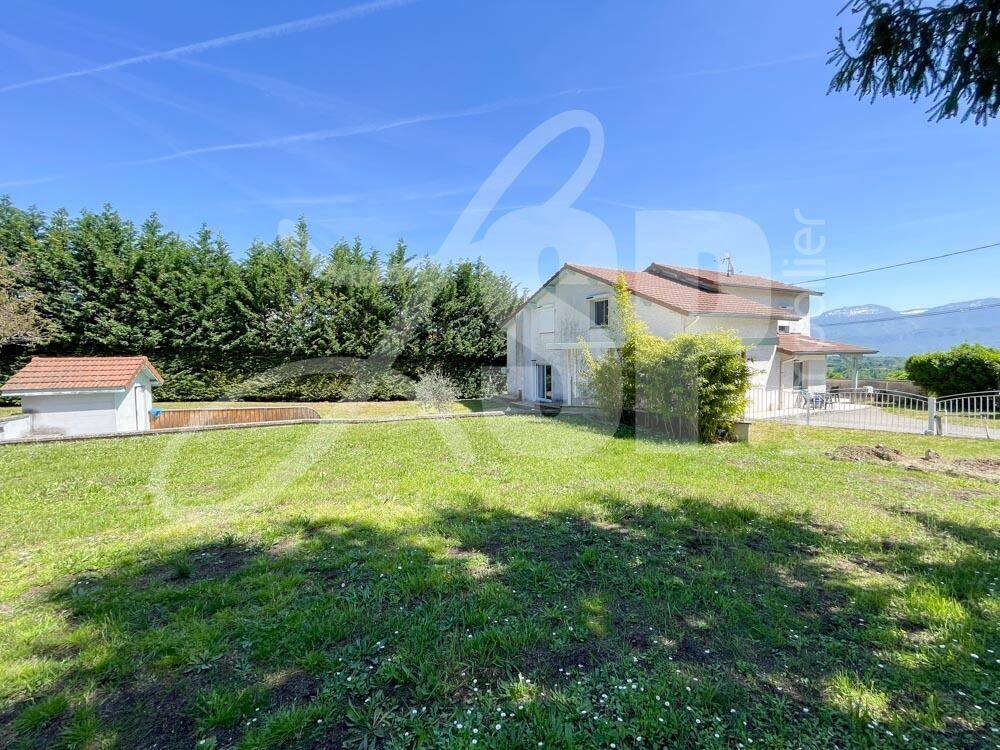 Maison 5 pièces 226 m² · à Beaucroissant · 226 m² · 380 000 €