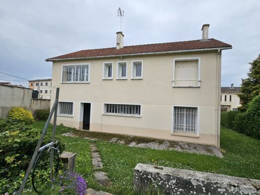 Maison de plain-pied à vendre 138 000 € 4 pièces 2 chambres 80 m² 1 000 m² de terrain Montmirail 51210