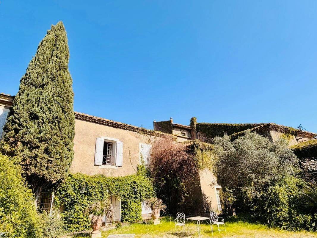 Maison 9 pièces 500 m² · à Nîmes · 500 m² · 1 145 000 €