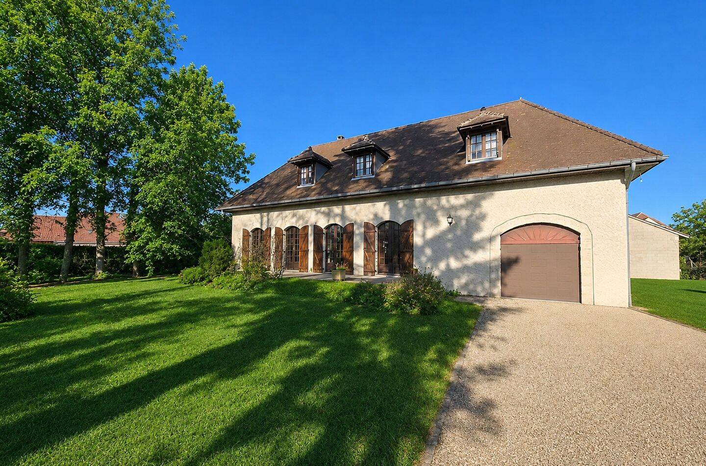 Maison 8 pièces 235 m² · à Dole · 235 m² · 345 000 €