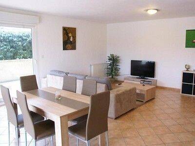 Appartement 5 pièces 133 m² · à Divonne-les-Bains · 133,4 m² · 3 220 €