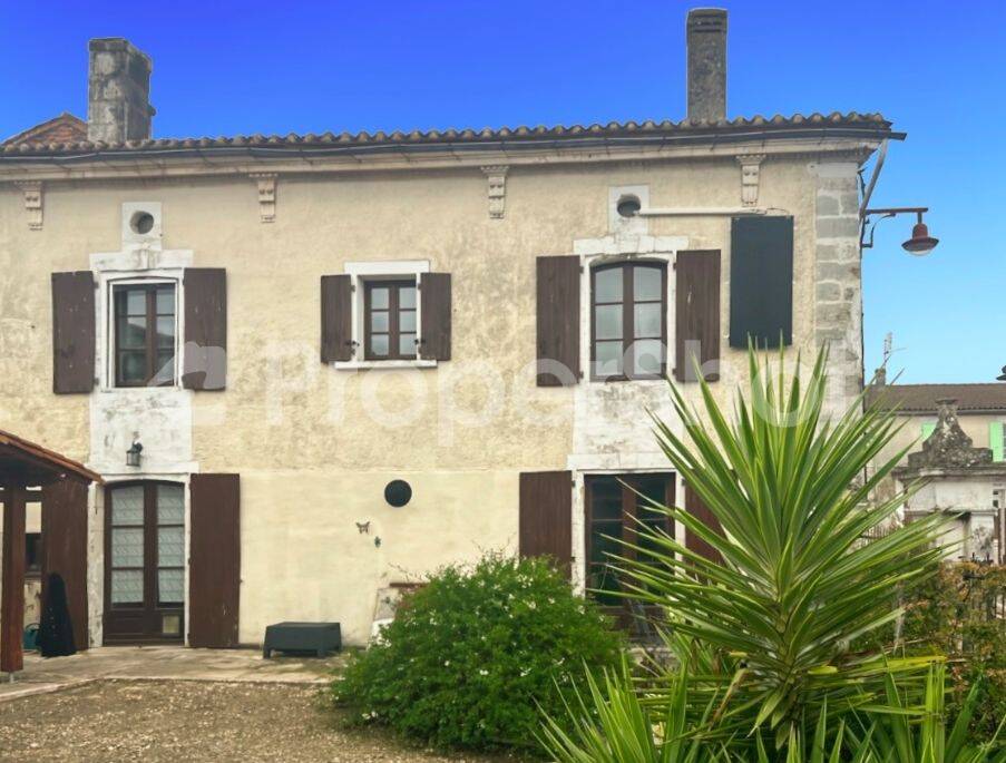 Maison 6 pièces 217 m² · à Saint-Séverin · 217 m² · 244 000 €