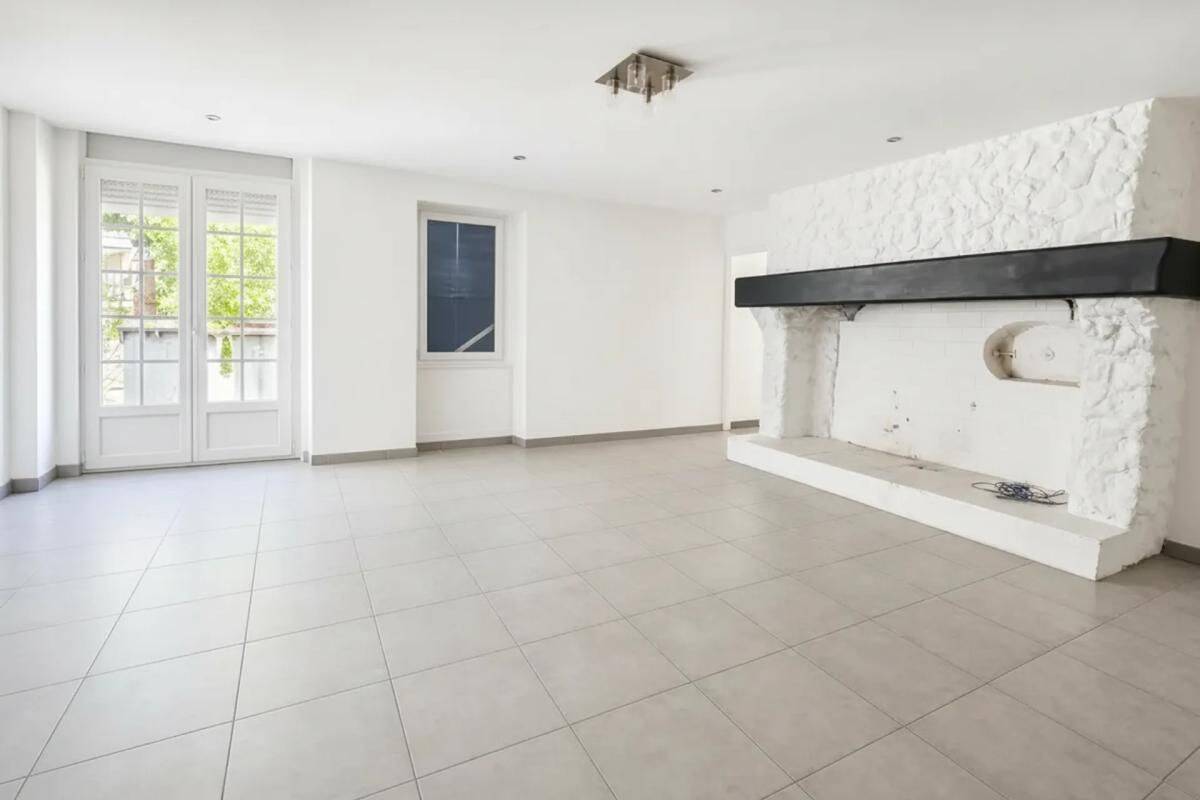 Maison 7 pièces 240 m² · à Aureilhan · 240 m² · 190 000 €