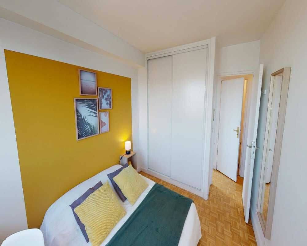 Appartement 4 pièces 90 m² · à Garches · 90 m² · 875 €