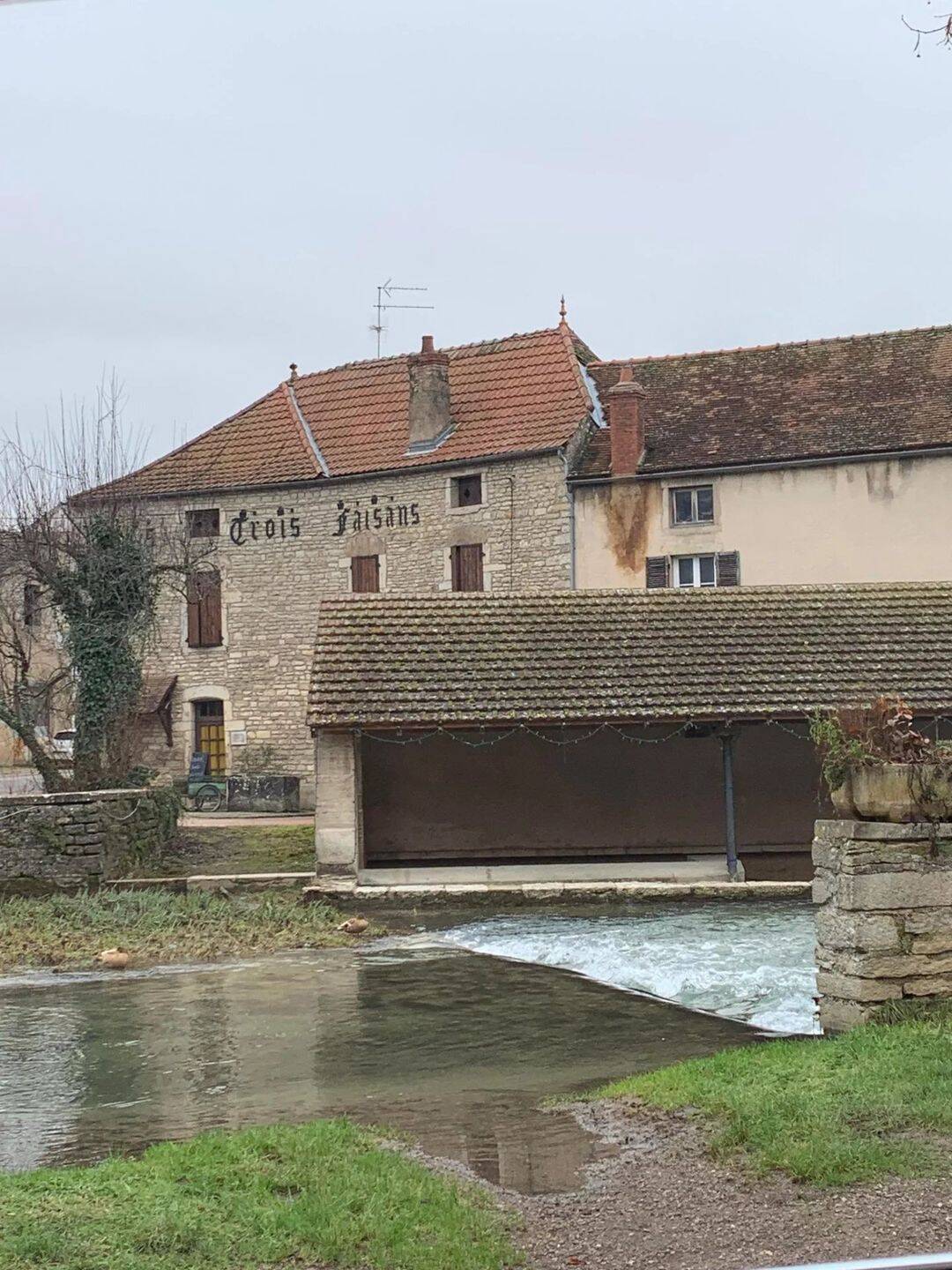 Appartement 5 pièces 101 m² · à Bligny-sur-Ouche · 100,6 m² · 775 €