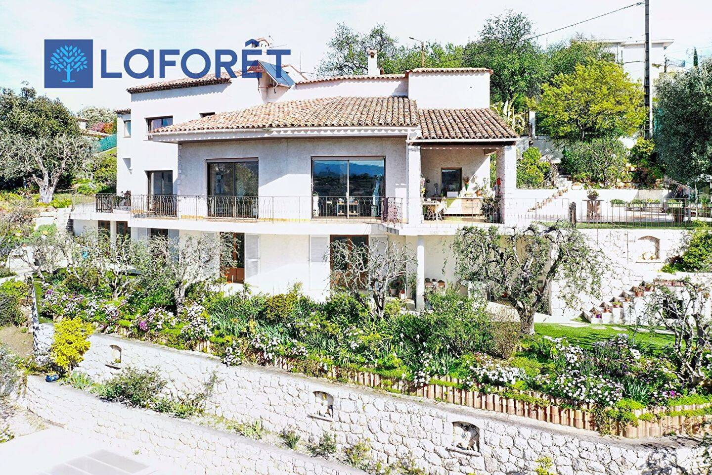 Maison 10 pièces 330 m² · à Cagnes-sur-Mer · 330 m² · 1 248 000 €