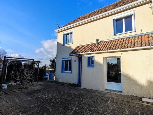 Maison à vendre 154 900 € 6 pièces 3 chambres 115 m² 412 m² de terrain Saint Porchaire Bressuire 79300