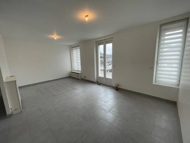Appartement à louer 1 150 € 3 pièces 2 chambres 76,2 m² 1er étage Centre Ville Centre et Nord Coulommiers 77120