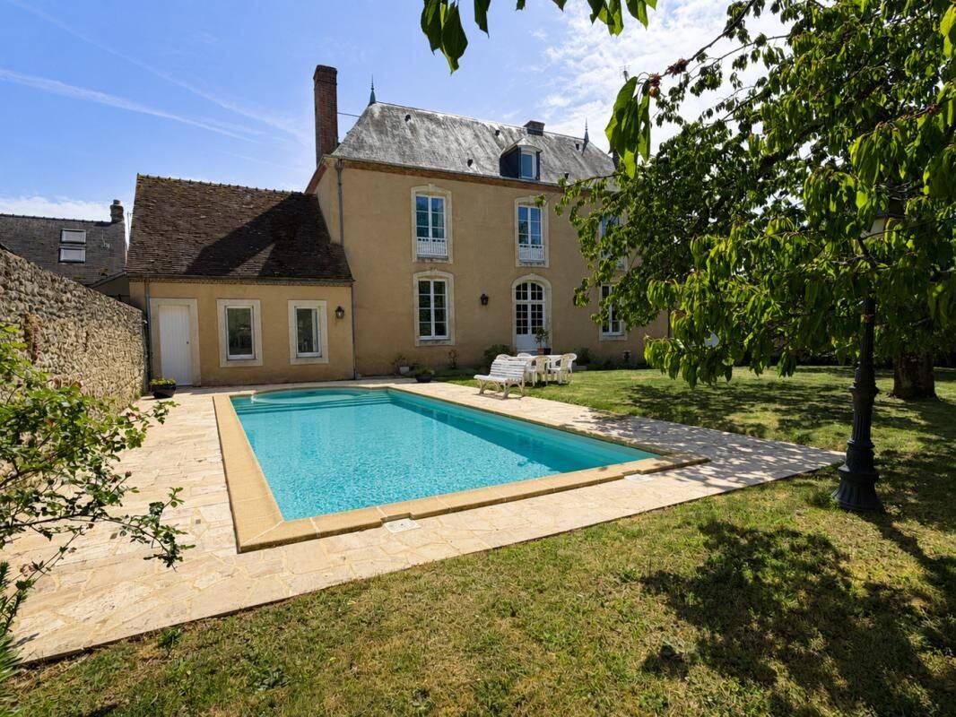 Maison 9 pièces 245 m² · à Cormes · 245 m² · 662 500 €